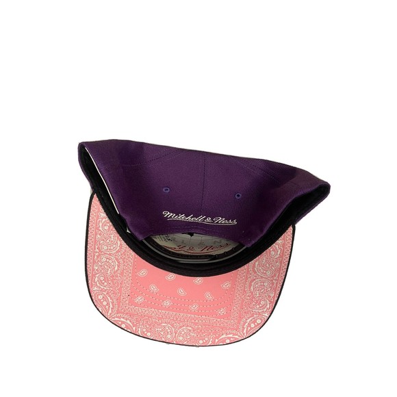 Los Angeles Lakers Mitchell & Ness Purple Snapback Hat Pink Paisley Bandana NWT - Picture 3 of 3